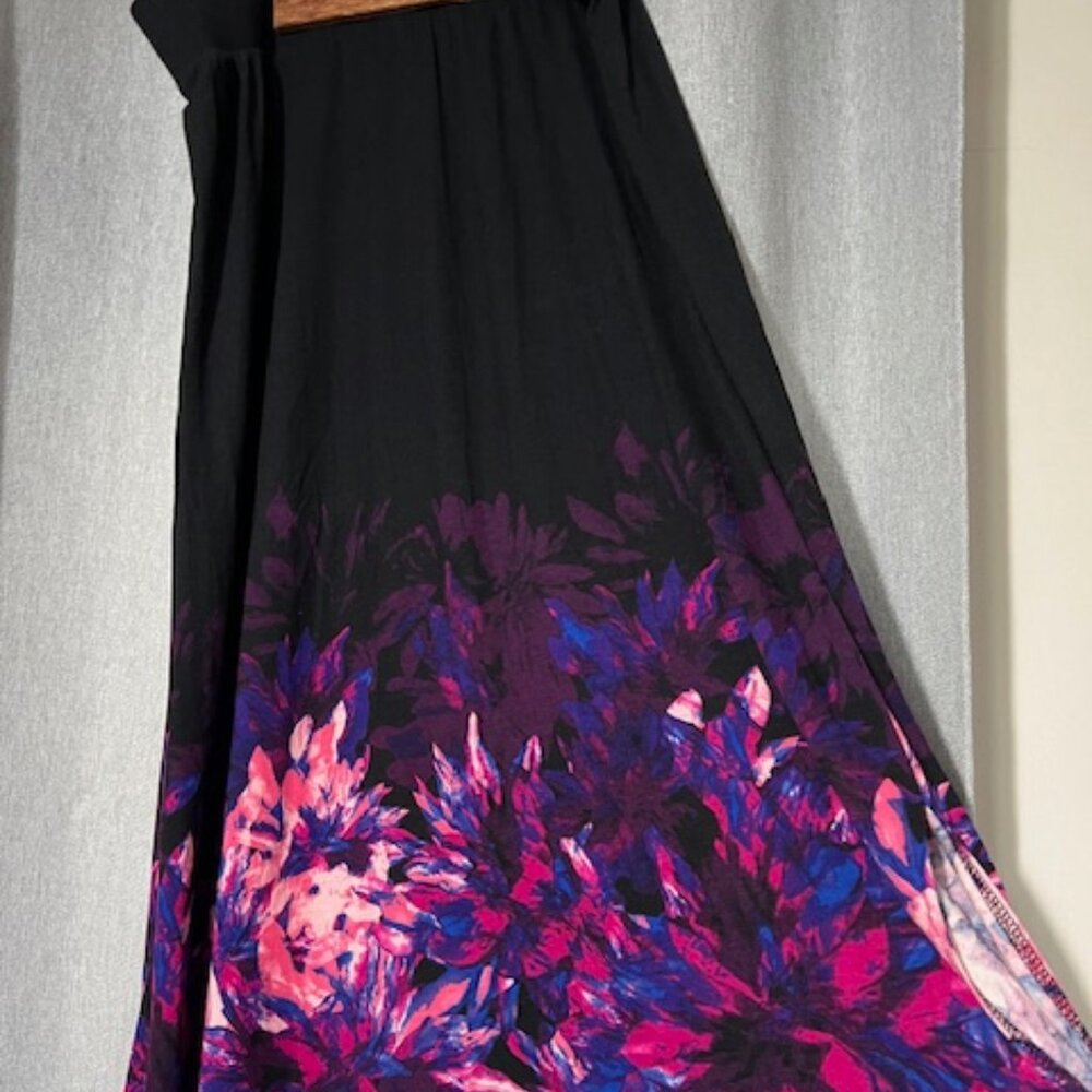 Dana Buchman 95%rayon skirt, super soft, great condition